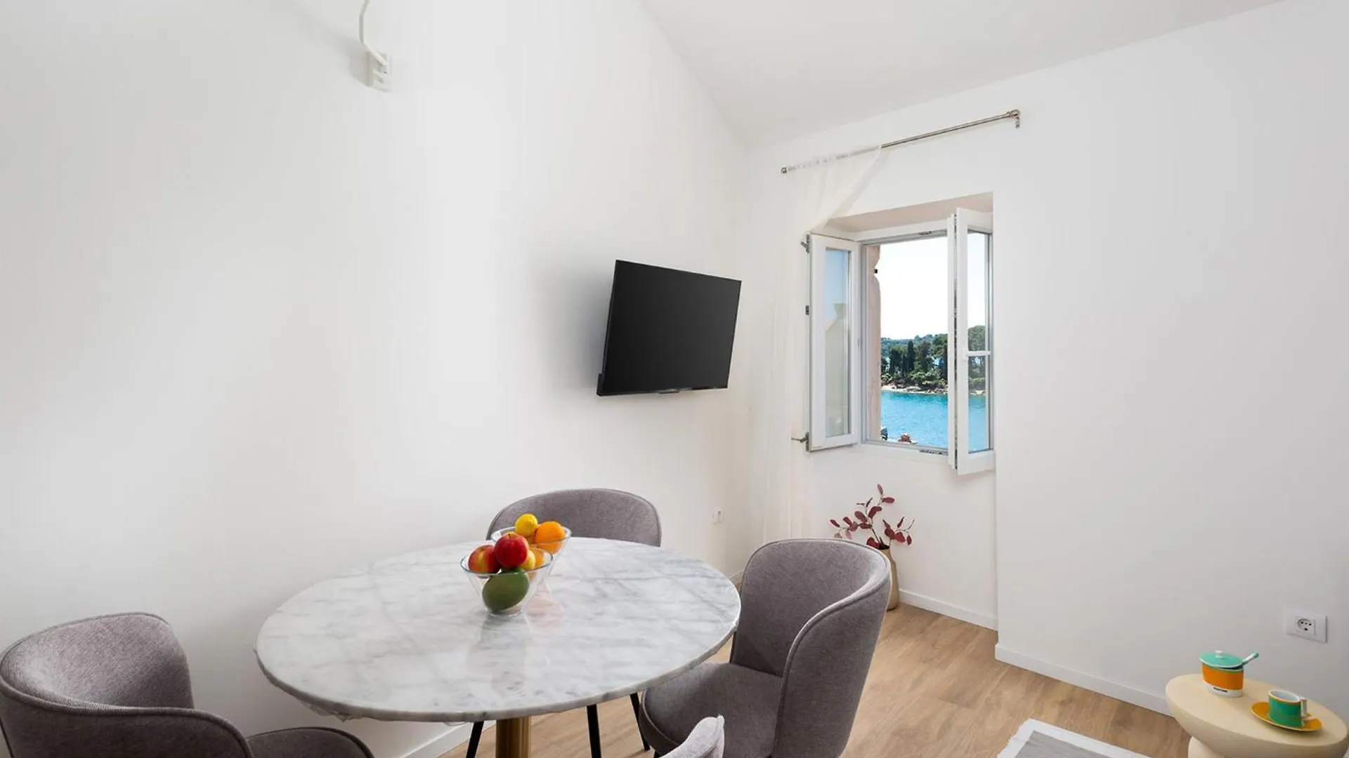 New2024 Mark'S Seaview Residence By Irundo Ρόβινι Διαμέρισμα